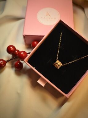 Gold-plated Lattice Pendant Necklace